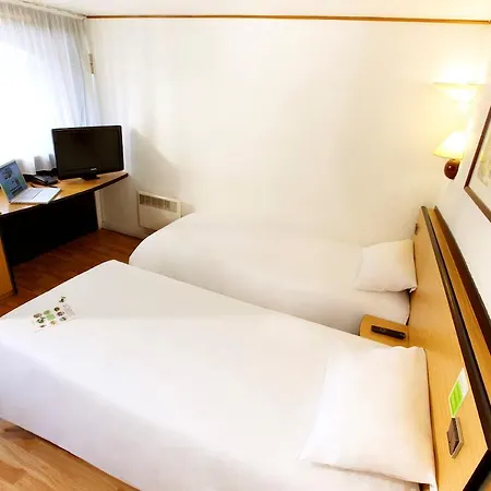 Campanile Angers Ouest - Hotel 3*