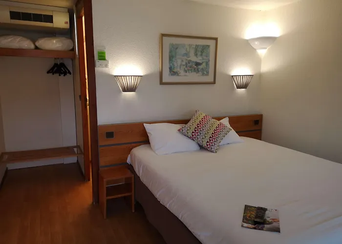 Campanile Angers Ouest - Hotel 3*